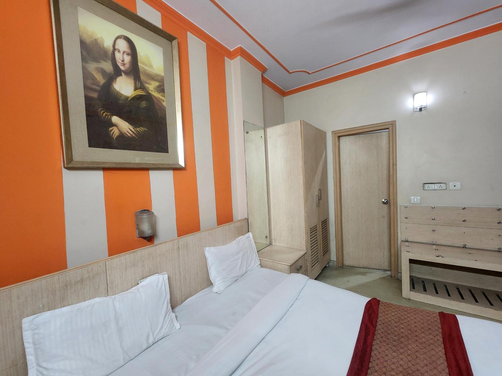 Hotel Mid Town Дели Экстерьер фото