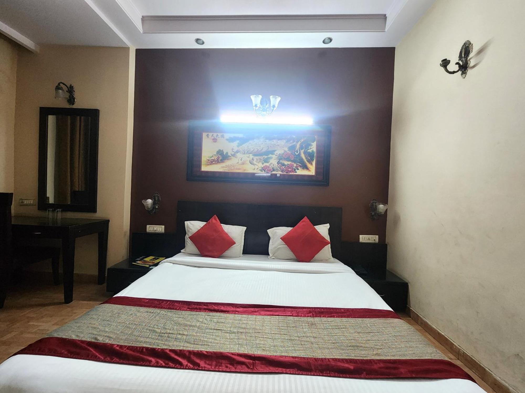 Hotel Mid Town Дели Экстерьер фото