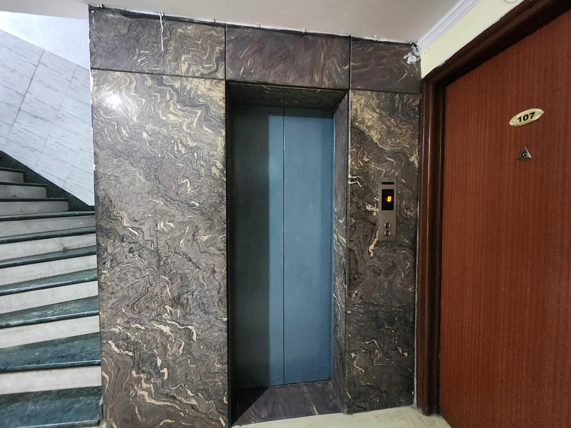 Hotel Mid Town Дели Экстерьер фото
