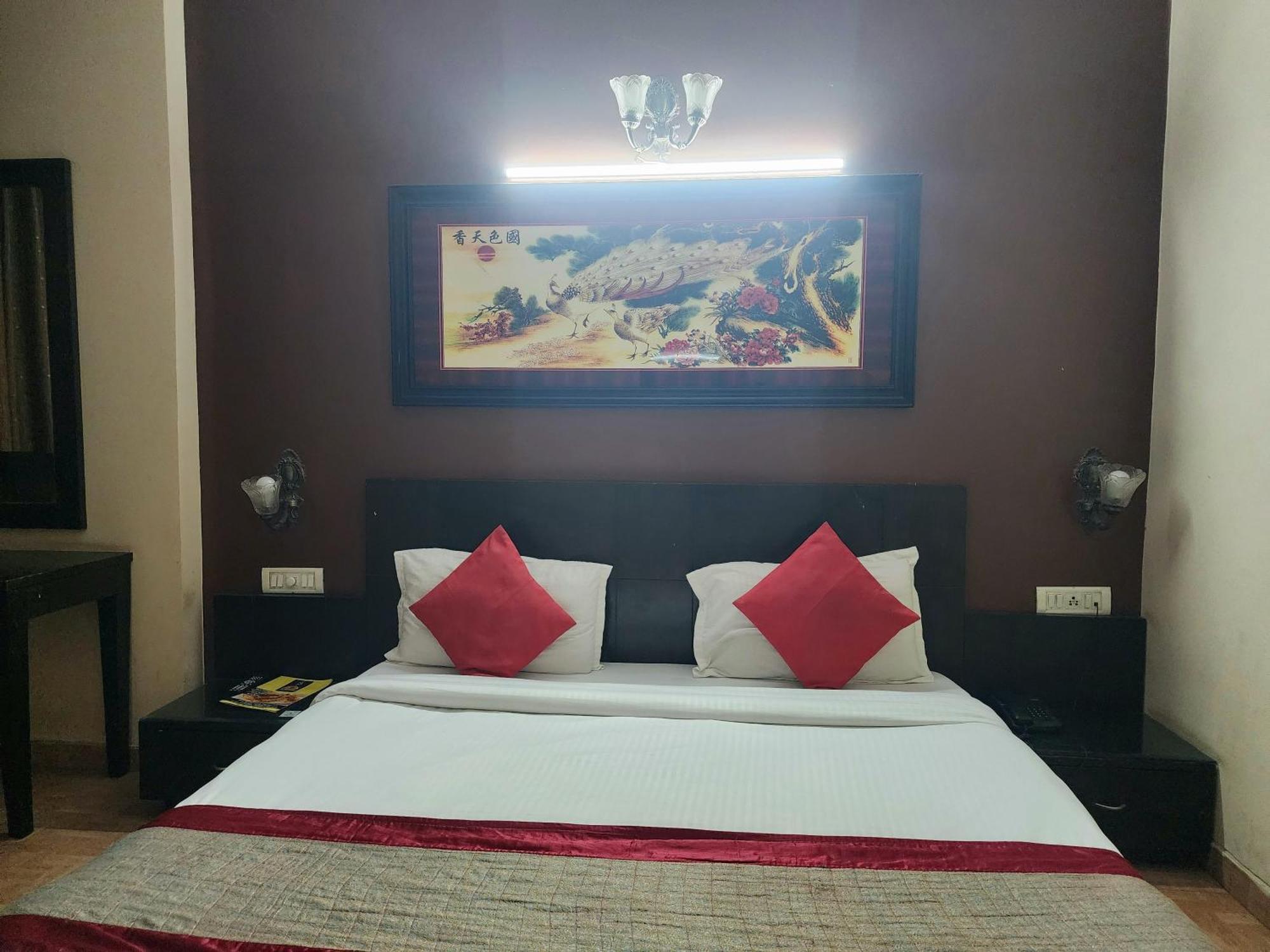 Hotel Mid Town Дели Экстерьер фото