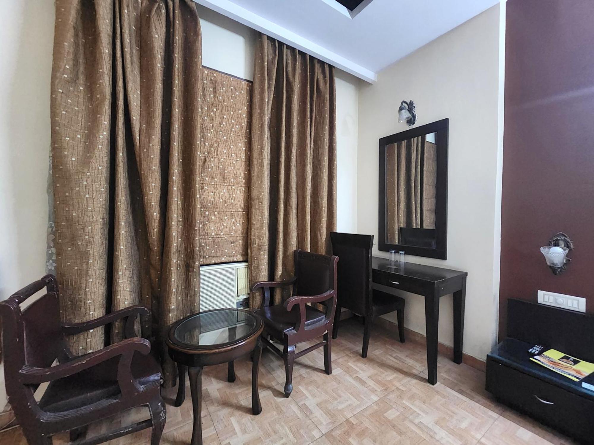 Hotel Mid Town Дели Экстерьер фото