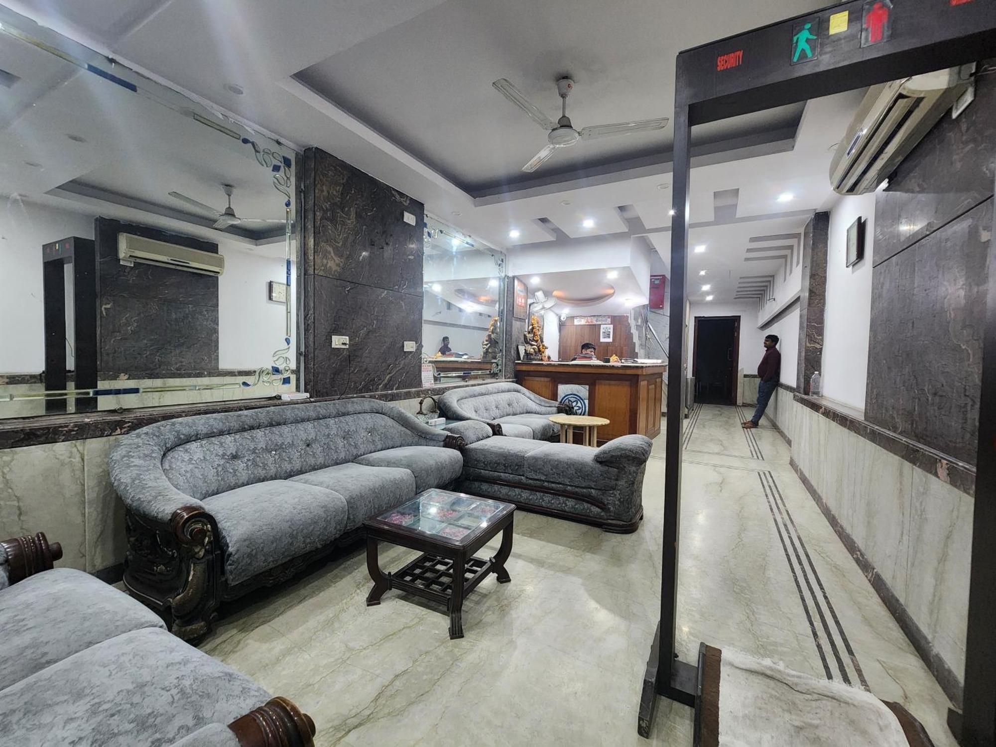 Hotel Mid Town Дели Экстерьер фото